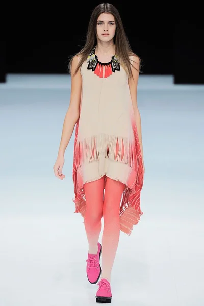 Look 15